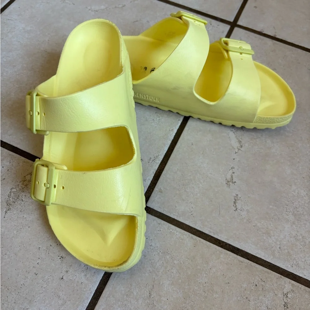 Yellow Sandals - Picture 1 of 3